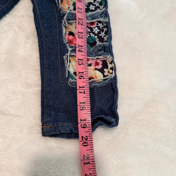 Distressed and Patchwork Dark Wash Denim Jeans Size 3Year - Picture 15 of 16